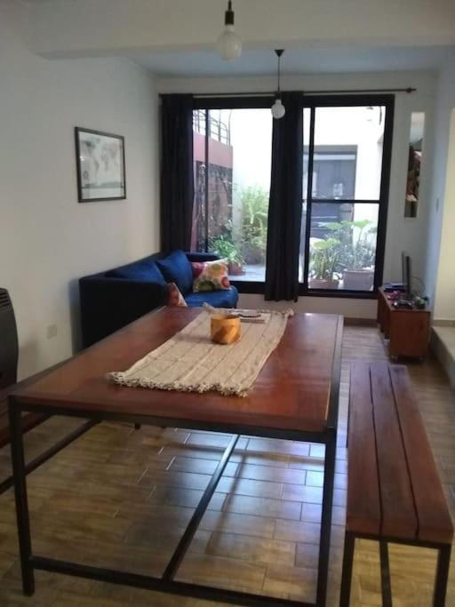 Casa Centrica Con Cochera Y Patio * La Plata