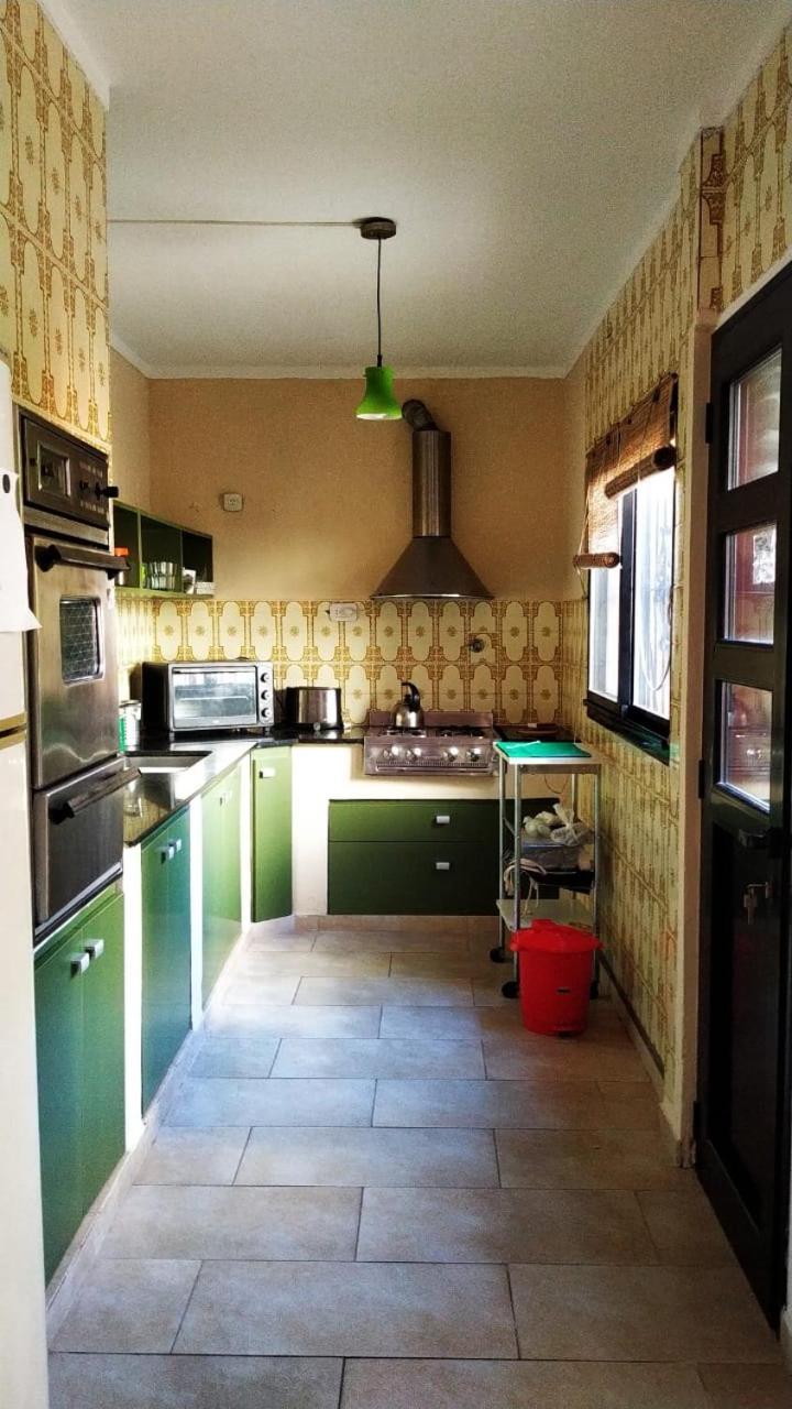 Casa Centrica Con Cochera Y Patio * La Plata